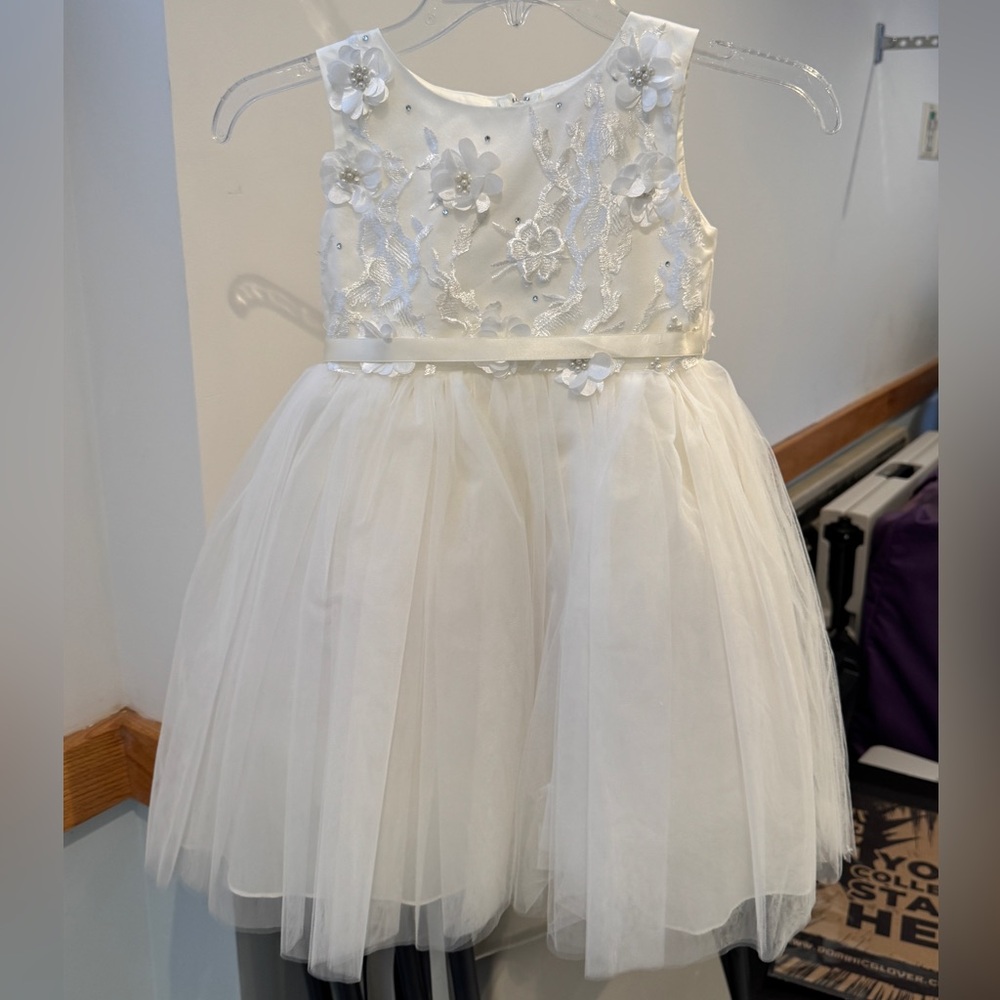 Flower girl
Or communion dress